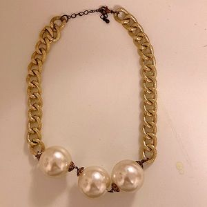 Gold pearl necklace